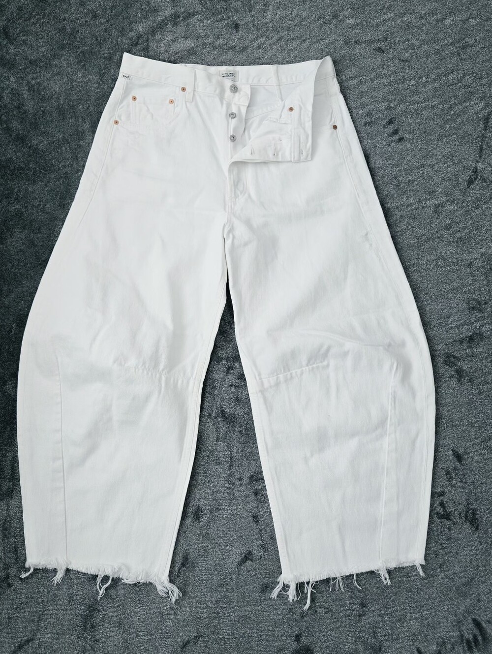 Citizens of Humanity Horseshoe jeans Crisp White Barrel Leg Avant Garde Size 32